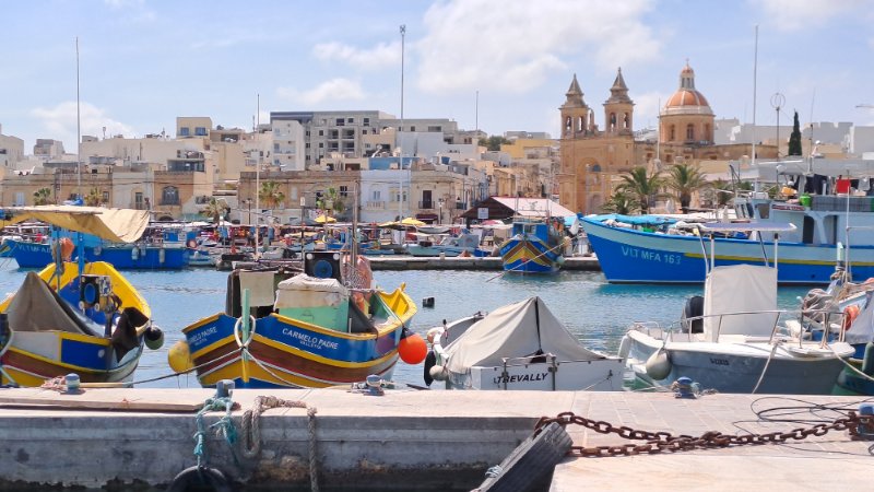 Malta, marsaxlokk, luzzu tradicionalni šareni čamci